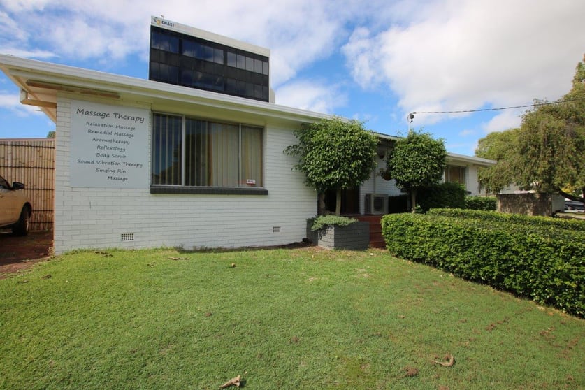 Click to view all images 107 Upton Street Bundall QLD 4217 - Image 3