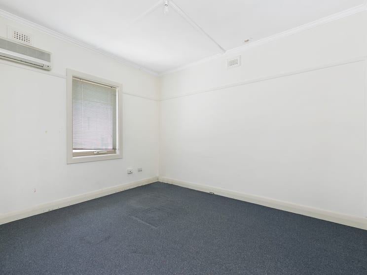 Click to view all images 61a Main Street Mornington VIC 3931 - Image 3