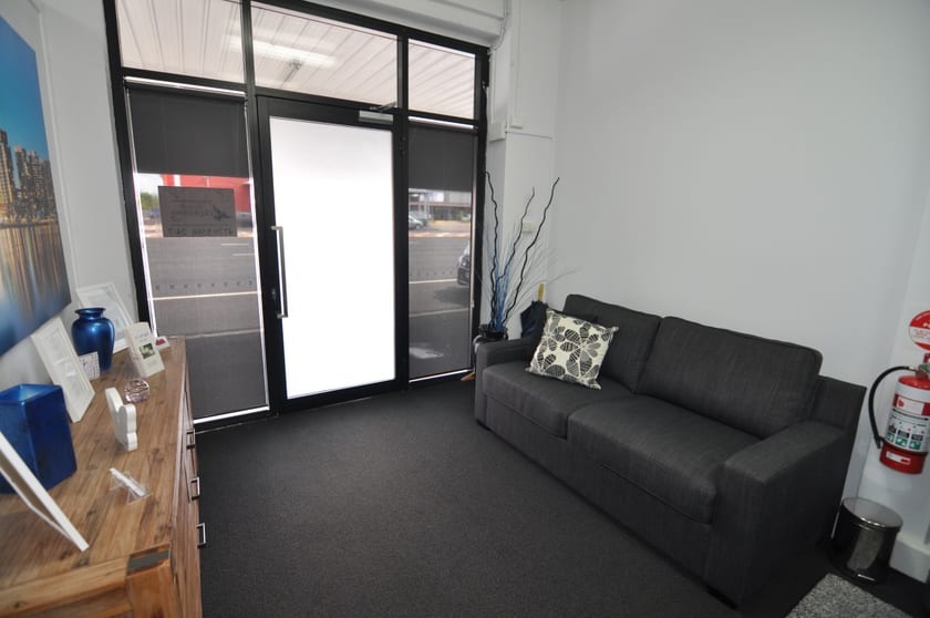 Click to view all images 2/278 Charters Towers Road Hermit Park QLD 4812 - Image 2