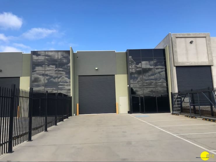 Click to view all images 2/10 Grace Way Ravenhall VIC 3023 - Image 2