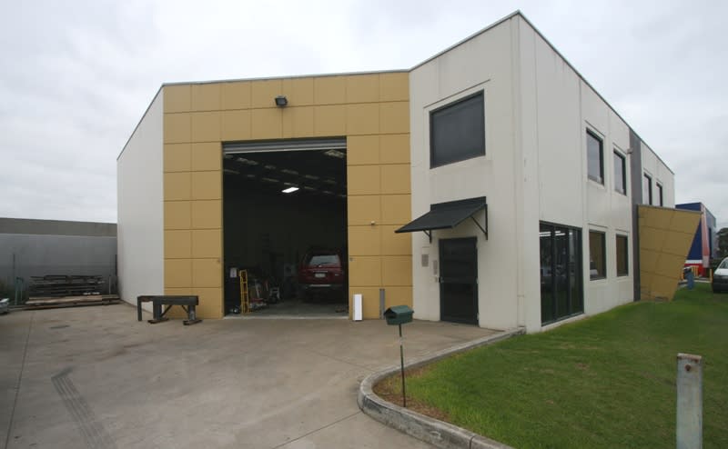 Click to view all images 901 Princes Highway Pakenham VIC 3810 - Image 1