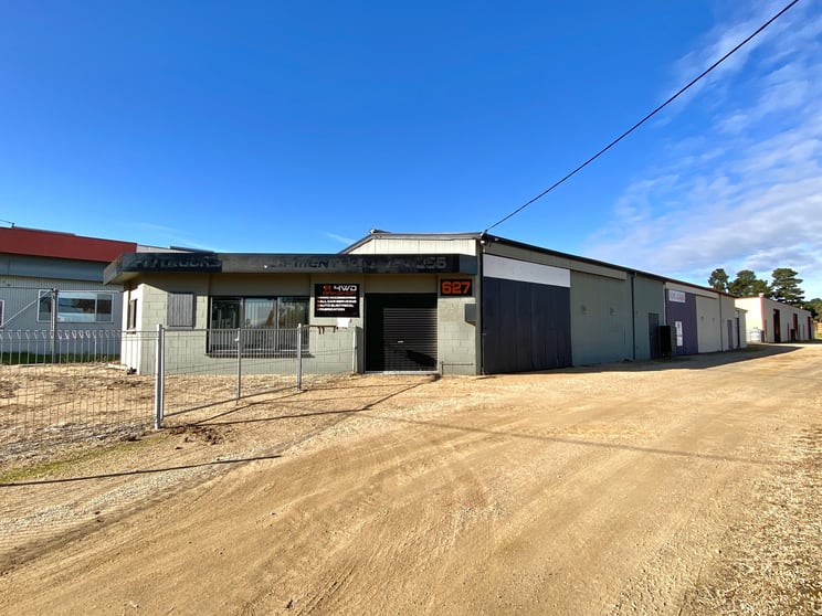 Click to view all images 1/627 Main Street Bairnsdale VIC 3875 - Image 2