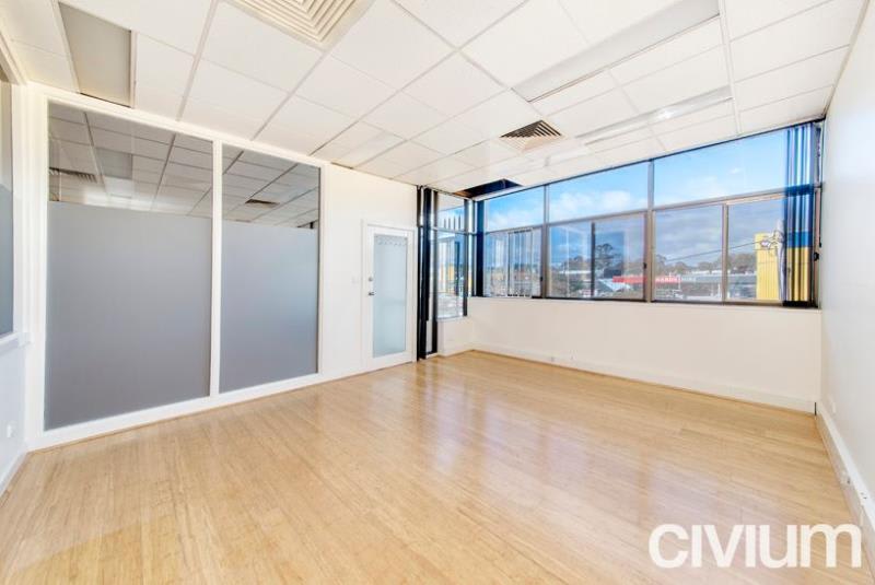 Click to view all images 32 Botany Street Phillip ACT 2606 - Image 3