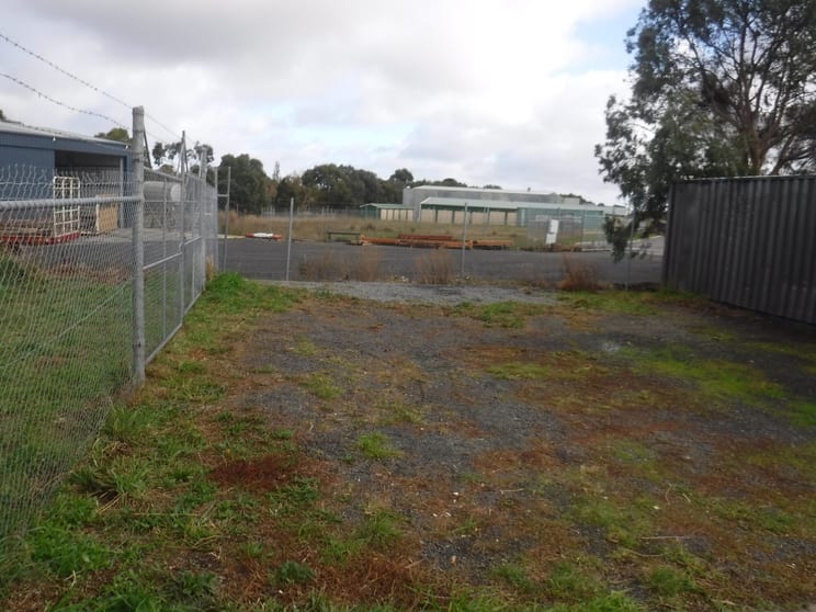 Click to view all images 4/27 Redesdale Rd Kyneton VIC 3444 - Image 2