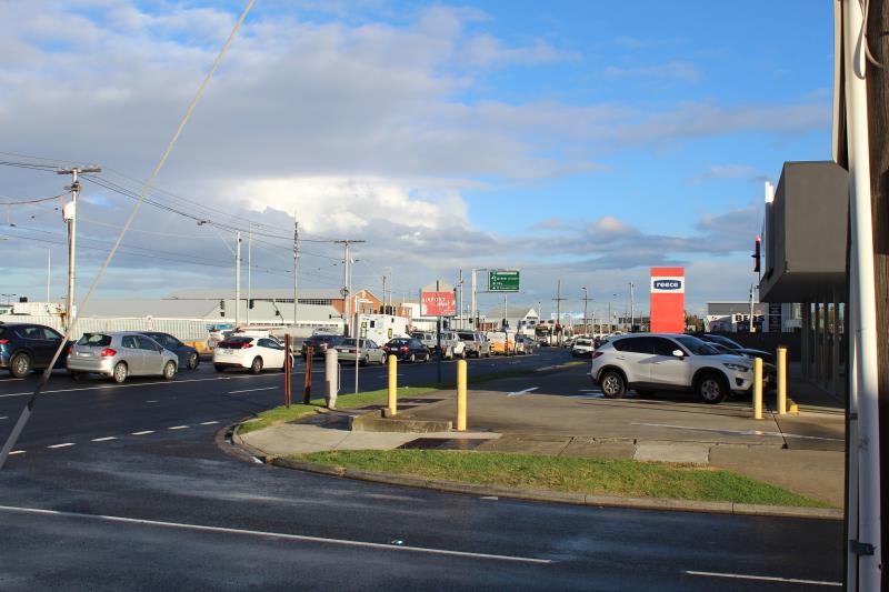 Click to view all images 8 Fraser Street Airport West VIC 3042 - Image 2