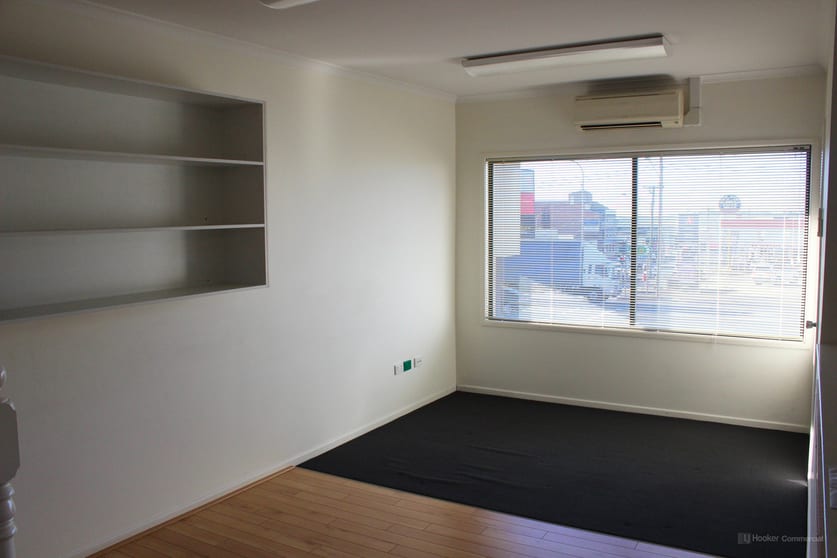 Click to view all images FF Suite 3/648 Ruthven Street Toowoomba QLD 4350 - Image 2