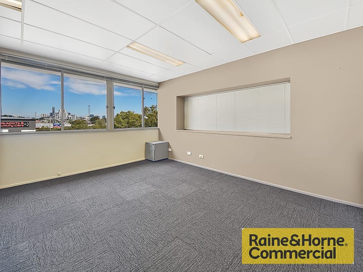 Click to view all images 4/7 Hudson Road Albion QLD 4010 - Image 3