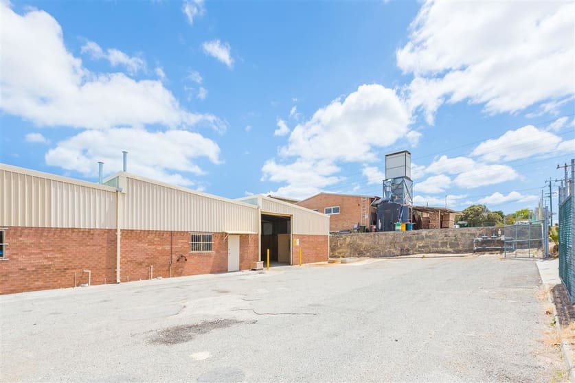 Click to view all images 39 Wellard Street Bibra Lake WA 6163 - Image 3