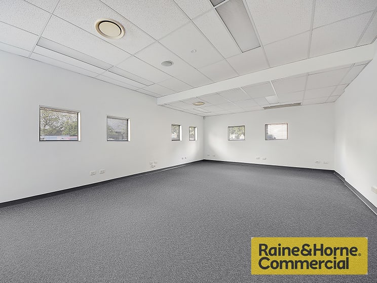 Click to view all images 8a/191 Hedley Avenue Hendra QLD 4011 - Image 2