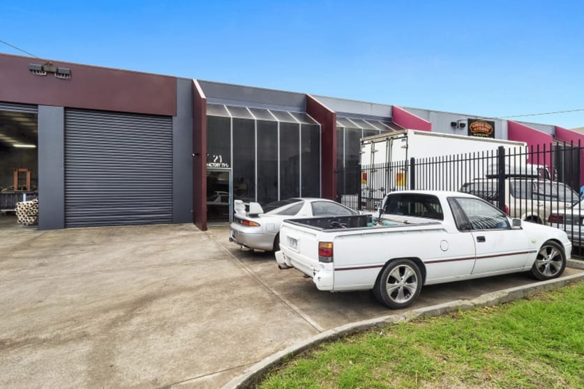 Click to view all images 2/21 Cumberland Drive Seaford VIC 3198 - Image 2