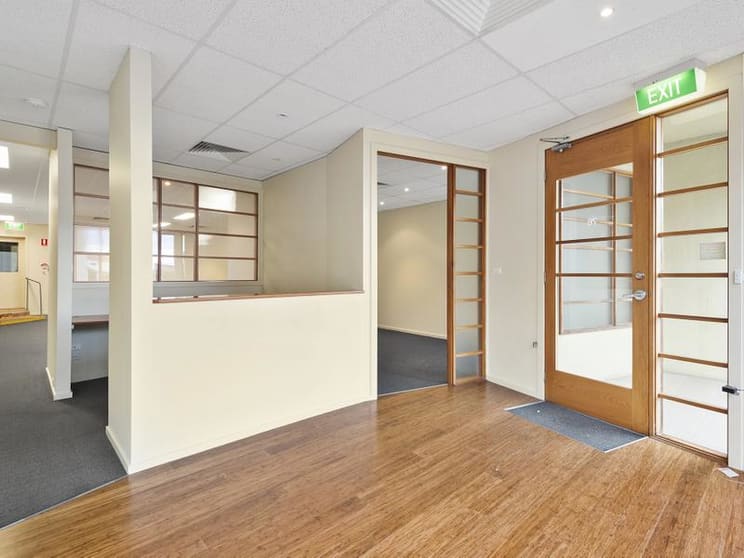 Click to view all images 76 Little Ryrie Street Geelong VIC 3220 - Image 2
