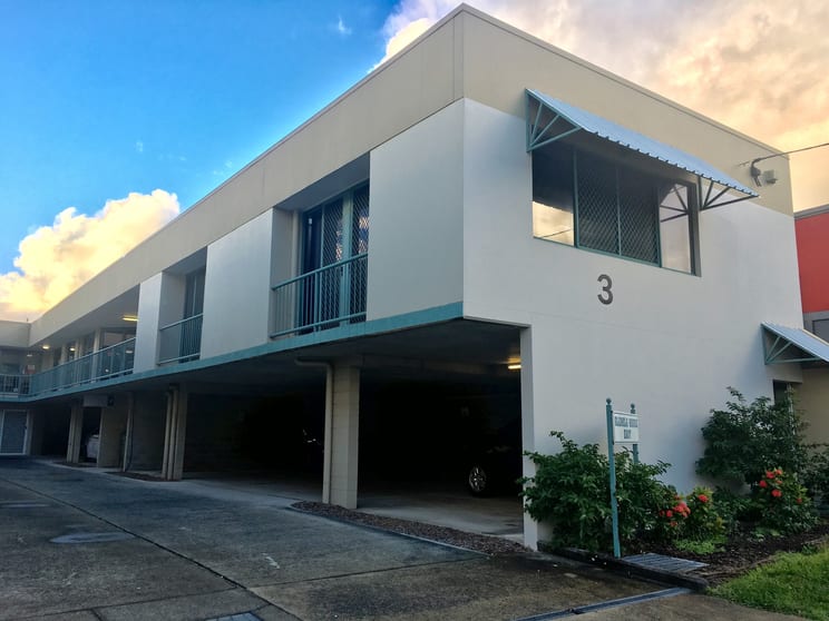 Click to view all images 3 Glenelg Avenue Mermaid Beach QLD 4218 - Image 3