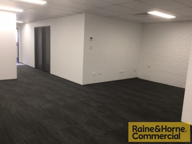 Click to view all images 3/6 Qualtrough Street Woolloongabba QLD 4102 - Image 1