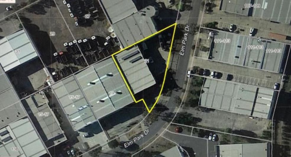 Click to view all images 1&2/21 Elm Park Drive Hoppers Crossing VIC 3029 - Image 3