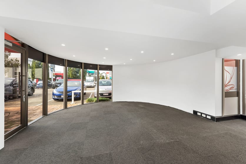 Click to view all images 1/708 Sandgate Road Clayfield QLD 4011 - Image 2