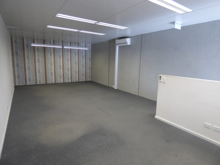 Click to view all images 4/8a Railway Avenue Oakleigh VIC 3166 - Image 2
