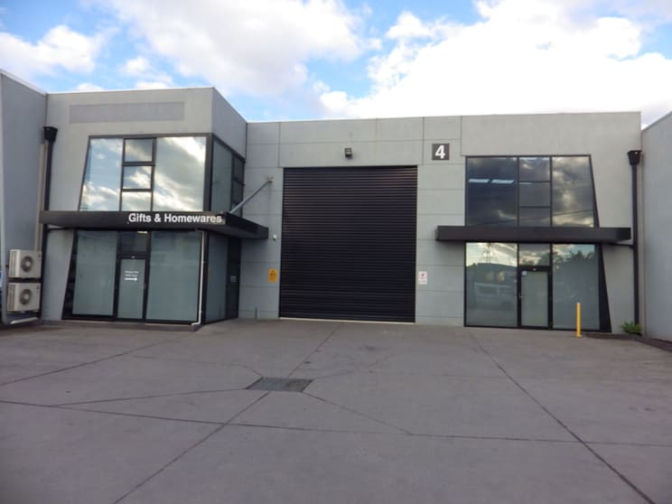 Click to view all images 4 Slater Parade Keilor East VIC 3033 - Image 2