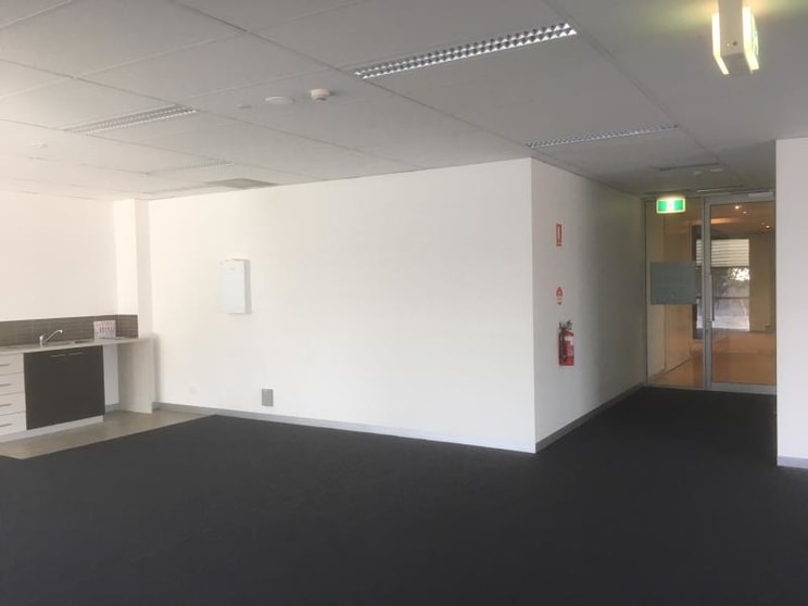 Click to view all images Port Melbourne VIC 3207 - Image 3