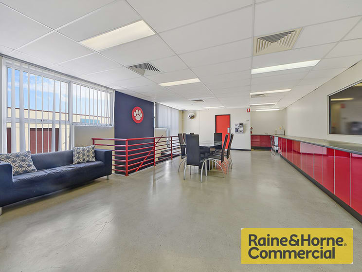 Click to view all images 9/43 Links Avenue Eagle Farm QLD 4009 - Image 3