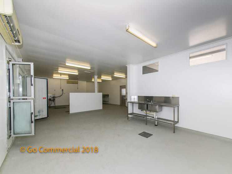 Click to view all images Unit 3/37 Hannam Street Bungalow QLD 4870 - Image 1