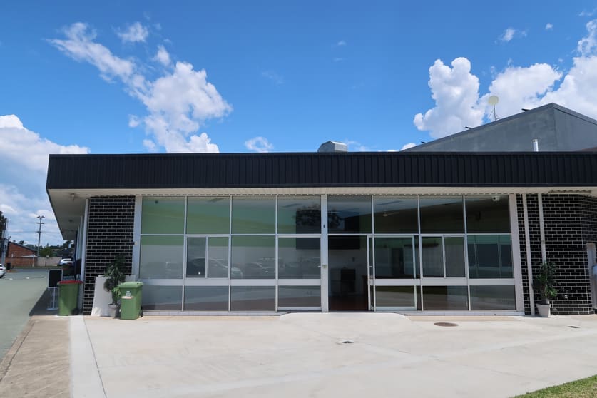 Click to view all images 99 Ashmore Road Benowa QLD 4217 - Image 1