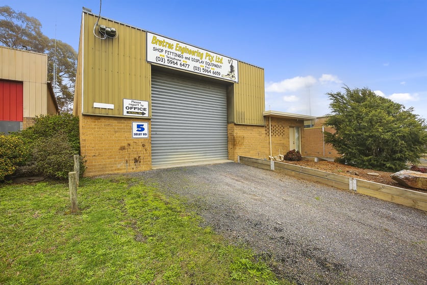Click to view all images 5 Selby Road Woori Yallock VIC 3139 - Image 2