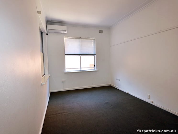 Click to view all images Room 4/120 Fitzmaurice Street Wagga Wagga NSW 2650 - Image 2