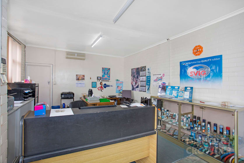 Click to view all images 44 Alex Avenue Moorabbin VIC 3189 - Image 3