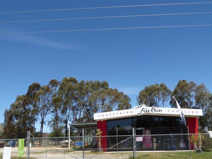 Click to view all images 3405 Murray Valley Hwy Bonegilla VIC 3691 - Image 2