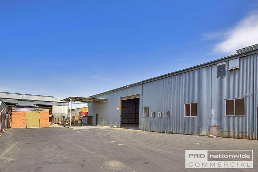 Click to view all images 2/21 Crown Street Tamworth NSW 2340 - Image 1