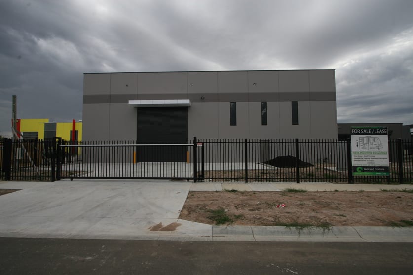 Click to view all images 1/18 Tarmac Way Pakenham VIC 3810 - Image 2