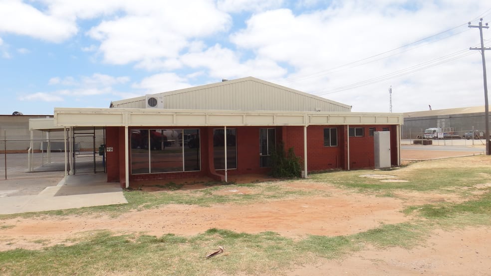 Click to view all images 98 Flores Rd Webberton WA 6530 - Image 2