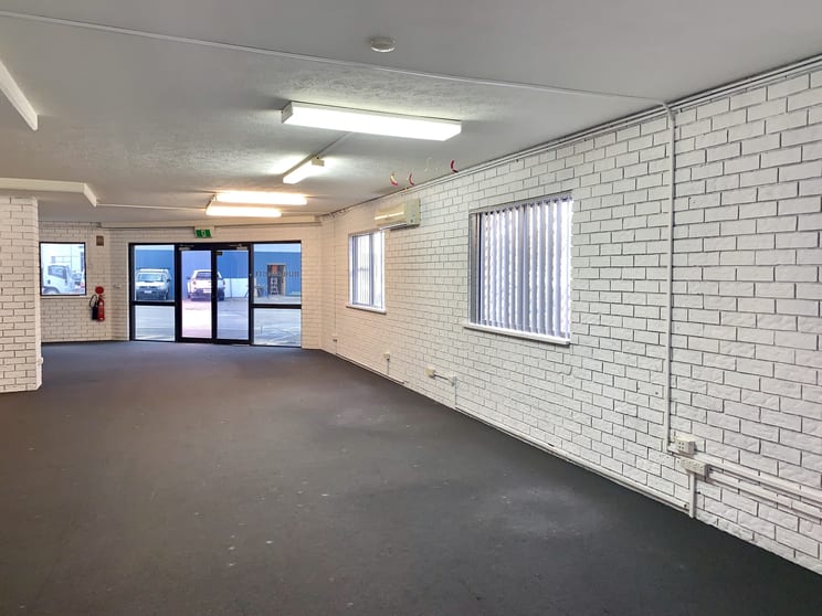 Click to view all images 26 Production Avenue Molendinar QLD 4214 - Image 2