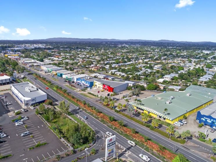 Click to view all images 407-409 Yaamba Road Park Avenue QLD 4701 - Image 1