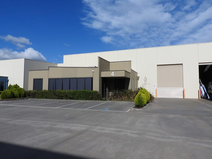 Click to view all images 4/35 Taunton Drive Cheltenham VIC 3192 - Image 1
