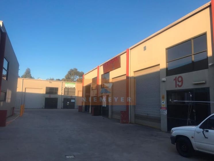 Click to view all images 3 Kelso Crescent Moorebank NSW 2170 - Image 3