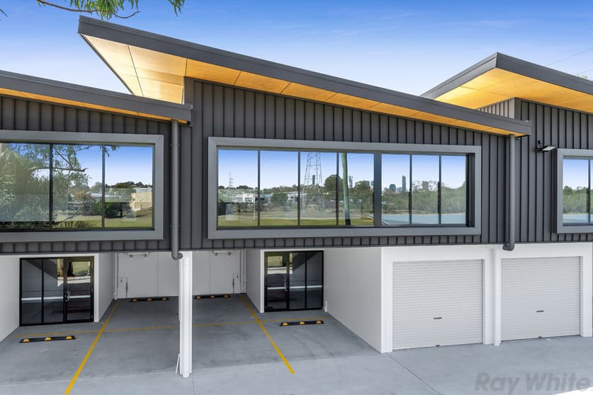 Click to view all images 4/449 Lytton Road Morningside QLD 4170 - Image 1