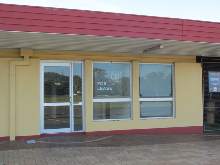 Click to view all images 6 and 7/16 Bideford Street Torquay QLD 4655 - Image 1