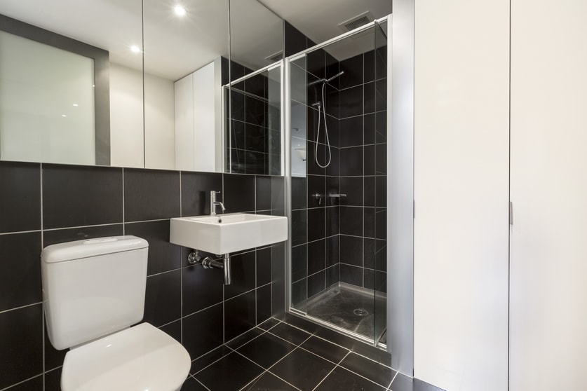 Click to view all images 3/2 Yarra Street South Melbourne VIC 3205 - Image 3