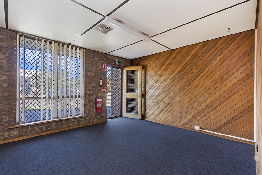 Click to view all images 1/5 Barrpowell Street Welland SA 5007 - Image 2