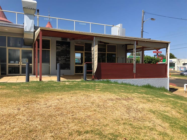 Click to view all images 2 & 3/85 Marsh Street Armidale NSW 2350 - Image 2