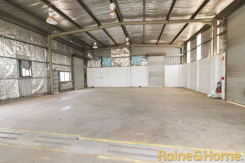 Click to view all images 2 McKenzie Street Dubbo NSW 2830 - Image 2