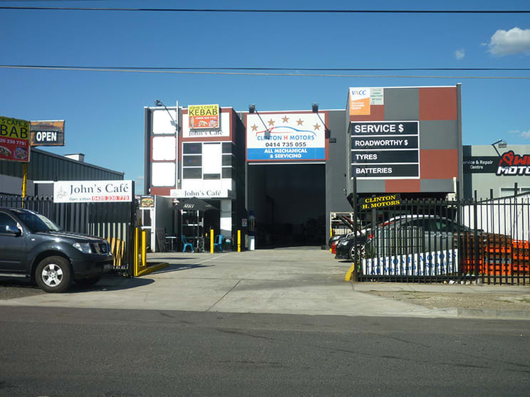 Click to view all images 258 & 258A McIntyre Road Sunshine North VIC 3020 - Image 1