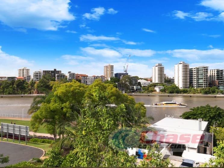 Click to view all images 46 Wharf Street Kangaroo Point QLD 4169 - Image 3