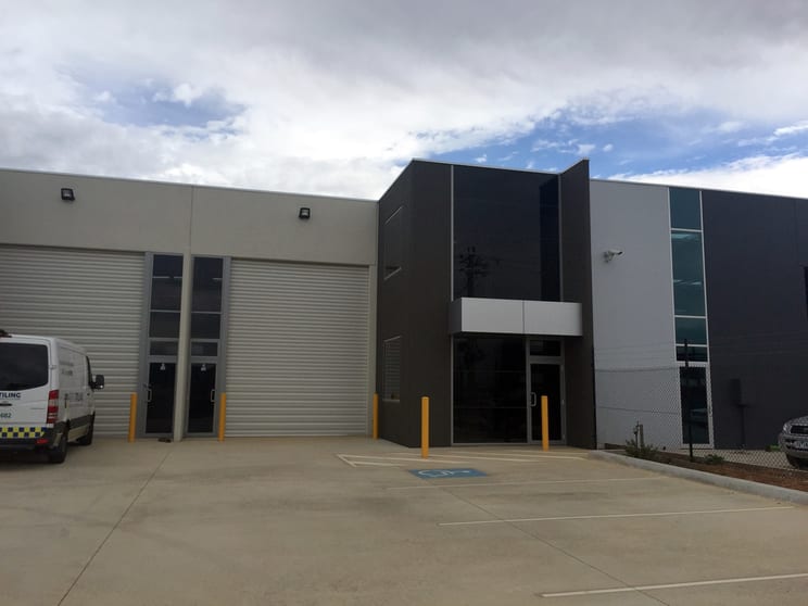Click to view all images 2/76 Riverside Avenue Werribee VIC 3030 - Image 2