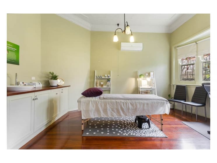 Click to view all images 454 Hargreaves Street Bendigo VIC 3550 - Image 2