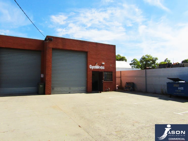 Click to view all images 2/6 Tuscan Court Thomastown VIC 3074 - Image 2