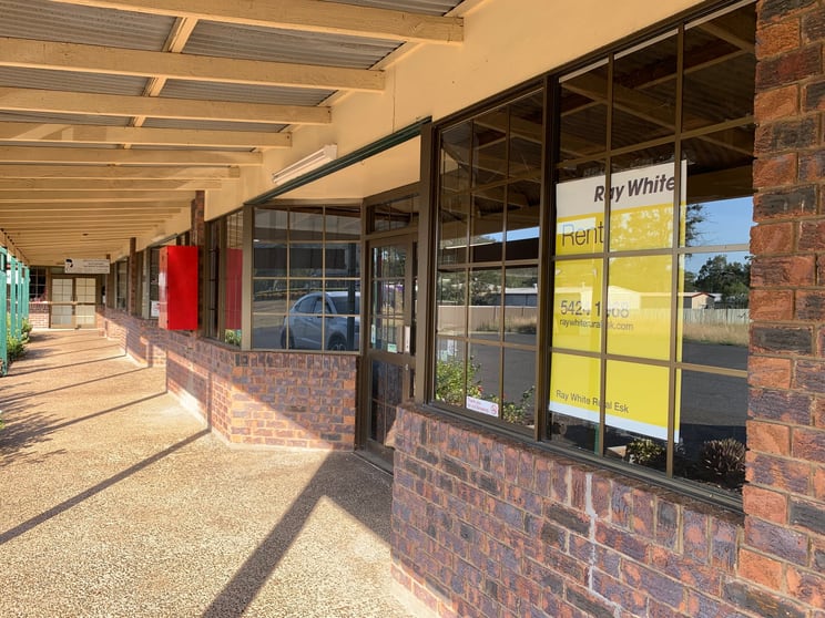 Click to view all images 3/137 Ipswich Street Esk QLD 4312 - Image 1