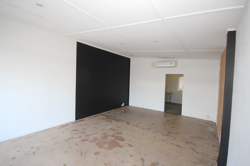 Click to view all images 2 Blackwood St Townsville City QLD 4810 - Image 2