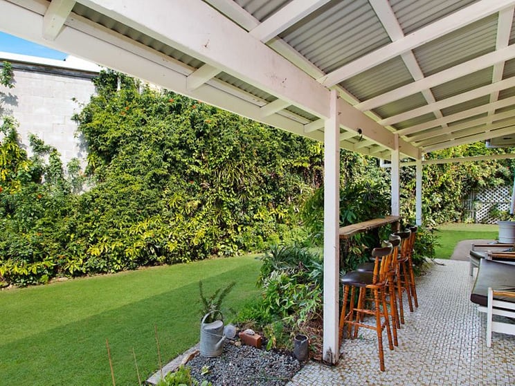 Click to view all images 25 Lemana Lane Burleigh Heads QLD 4220 - Image 3
